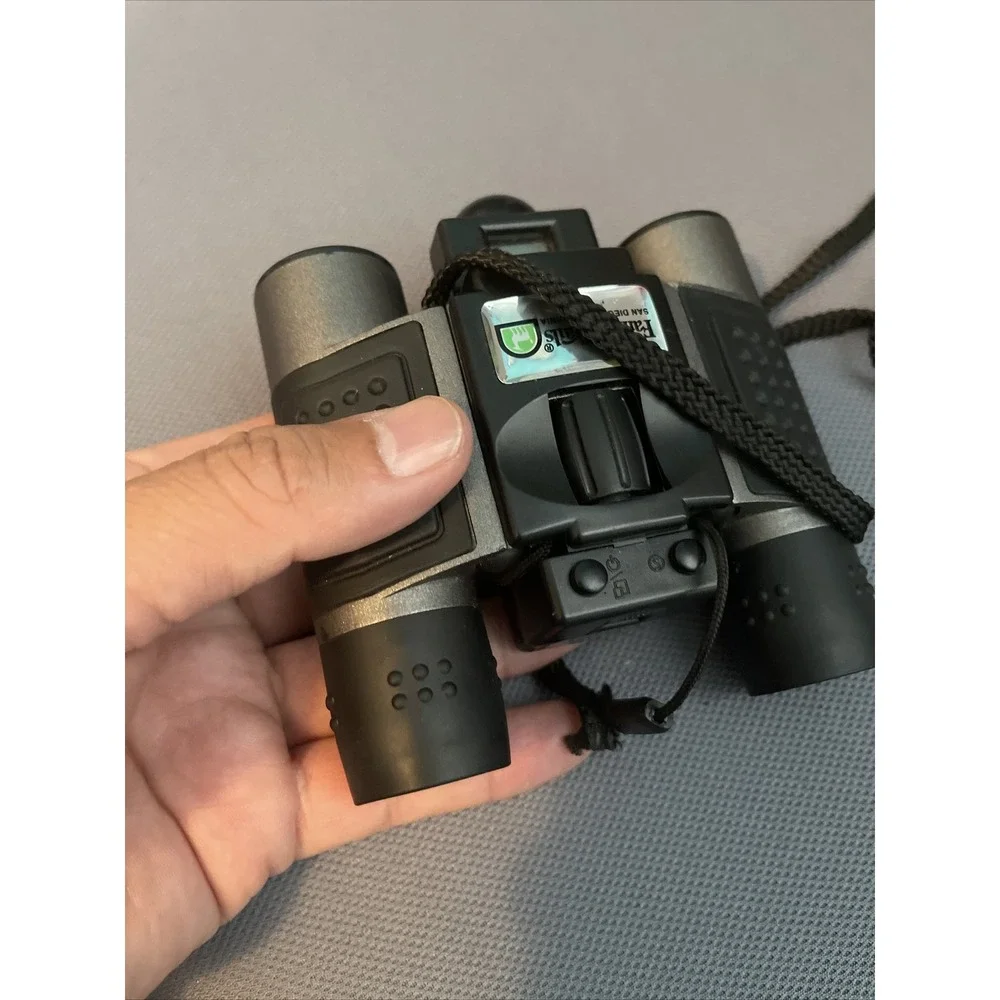 Famous Trails Bino-Camera DCB-822 8x22 Binocular & Digital Camera Untested